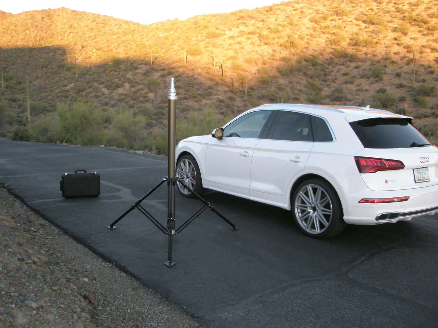 18 ft. Pneumatic Heavy Duty Folding Tripod Mast