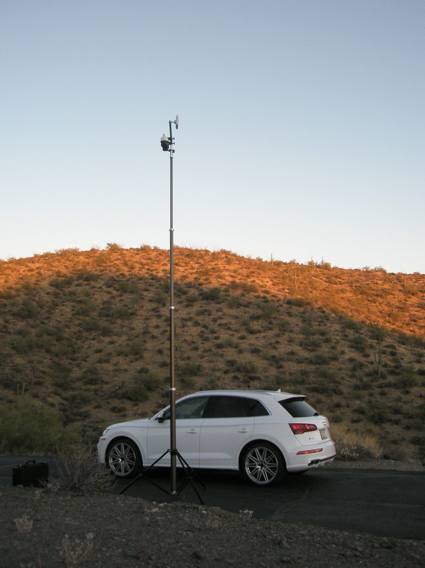 18 ft. Pneumatic Heavy Duty Folding Tripod Mast